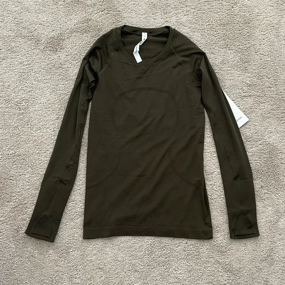 Lululemon top *NWT* - Picture 2 of 5